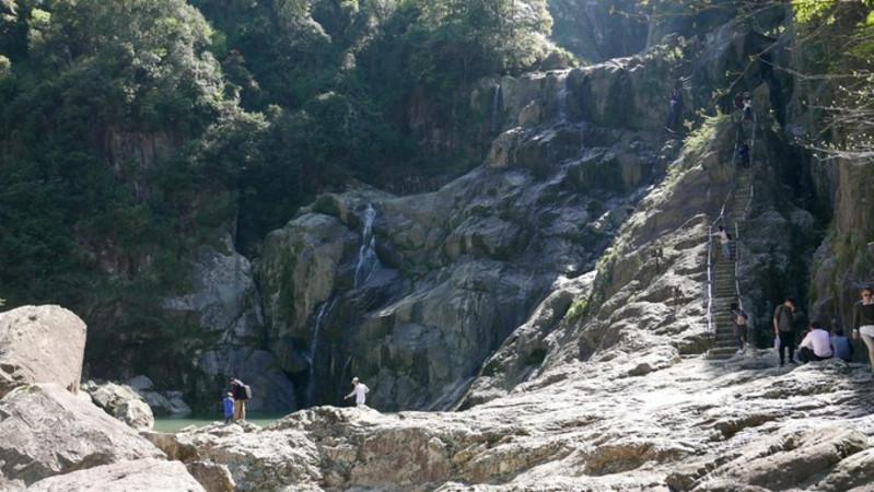 蔡思贝回应内地网民讨厌原因,与陈自瑶关联成焦点